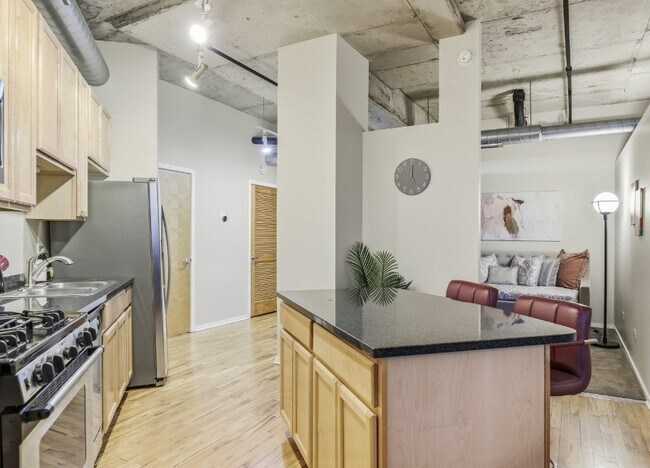 Building Photo - 6 S Laflin St