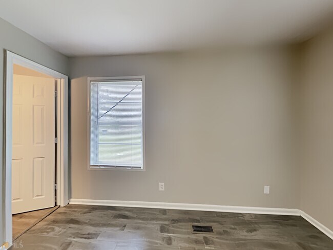 Building Photo - 908 Kennesaw Dr