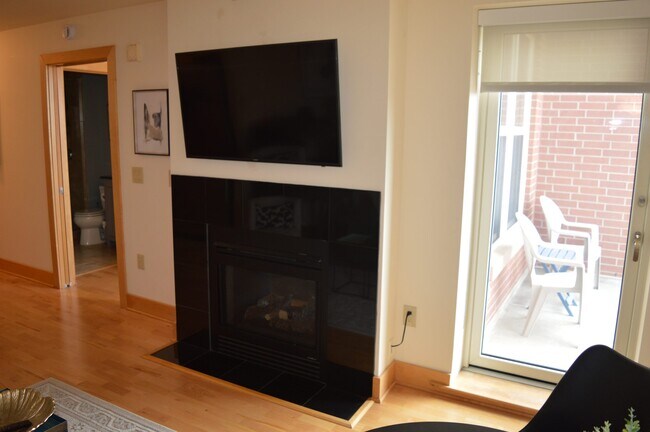 Building Photo - 333 W Mifflin St