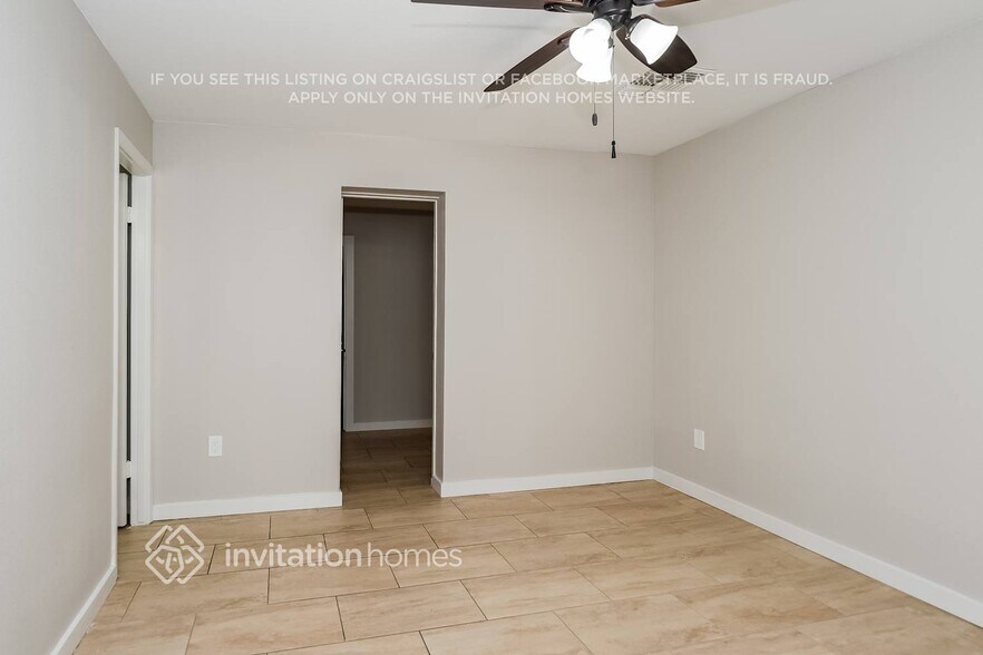Building Photo - 2211 N 54th Ln