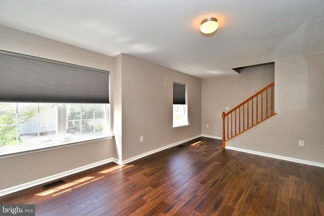 Building Photo - 1055 Balley Dr