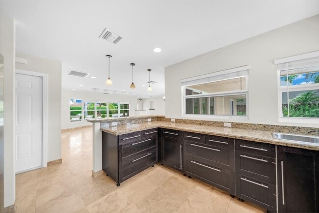 Building Photo - 4021 Bayview Dr