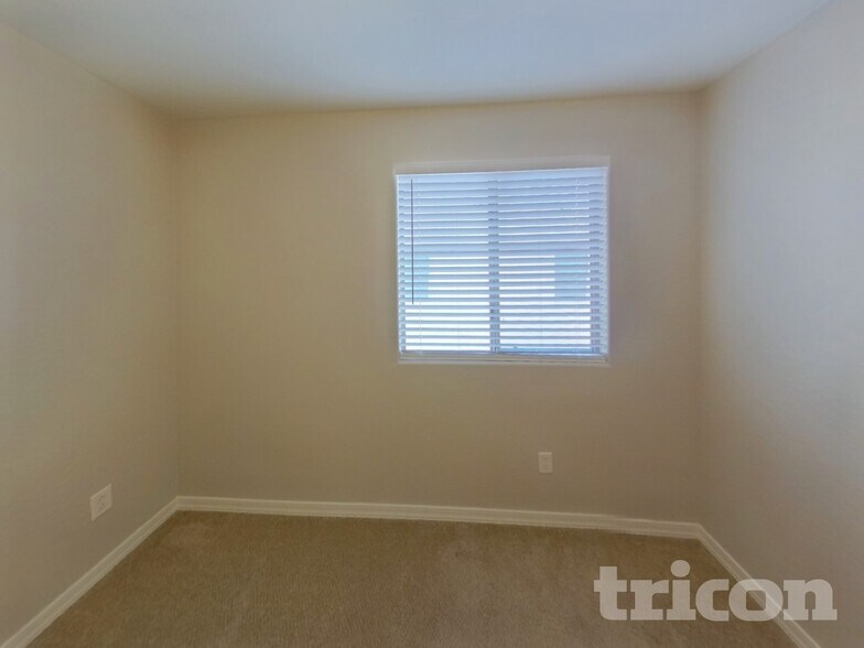 Building Photo - 21338 N Denver Ct