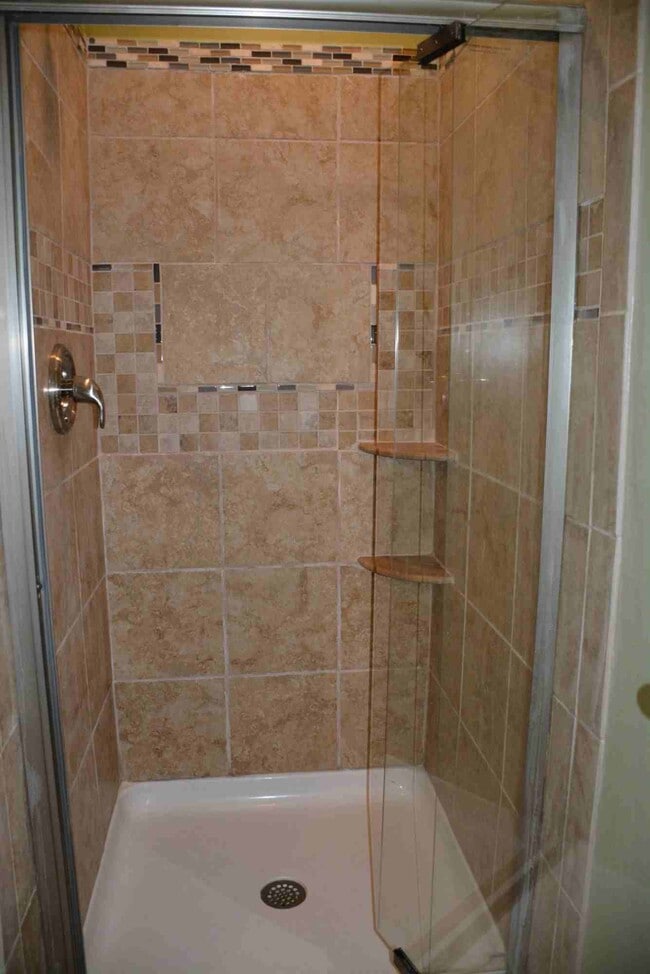 Building Photo - 5390 Skip Jack Dr