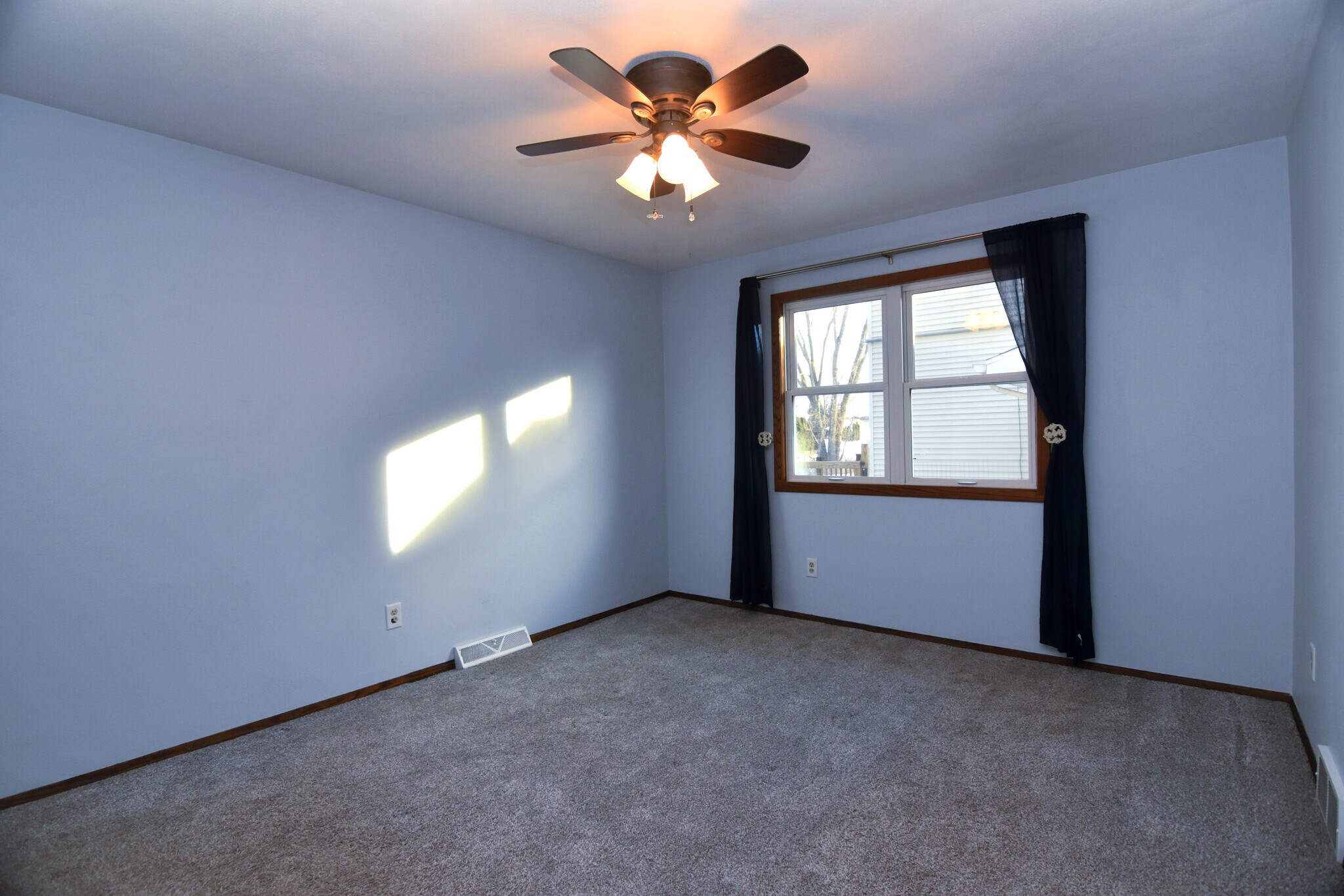 Building Photo - 3540 N Gillett St