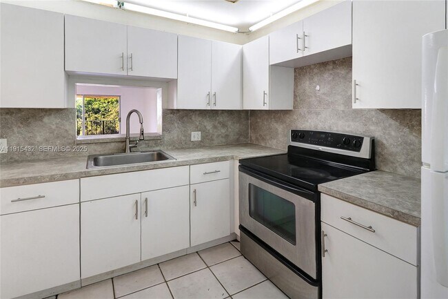 Building Photo - 11905 NE 2nd Ave