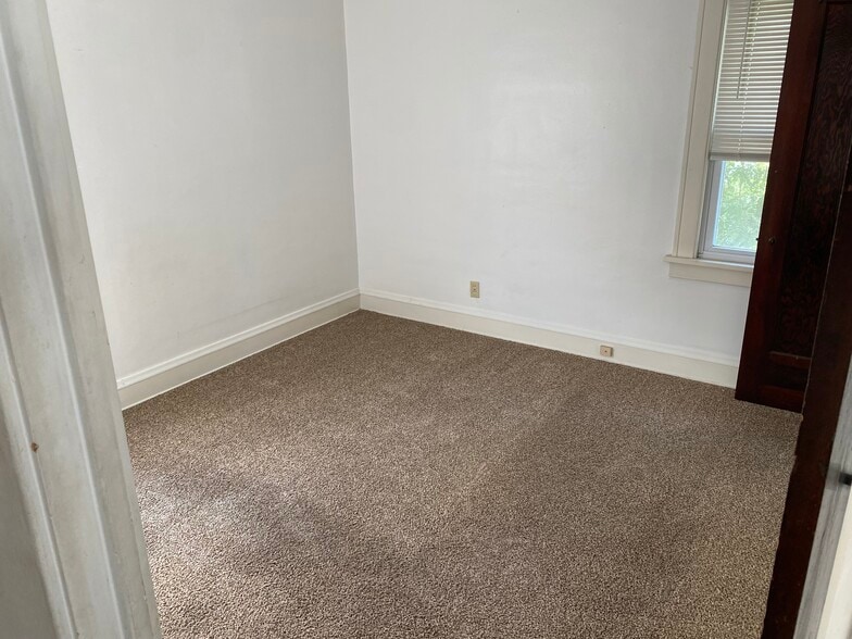 1st Bedroom - 2082 Lewis Dr