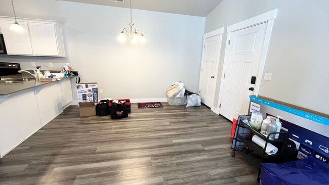 Building Photo - 3 Bed/2 Bathroom home in Herriman