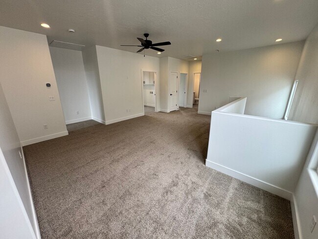 Building Photo - Brand new S&S Home