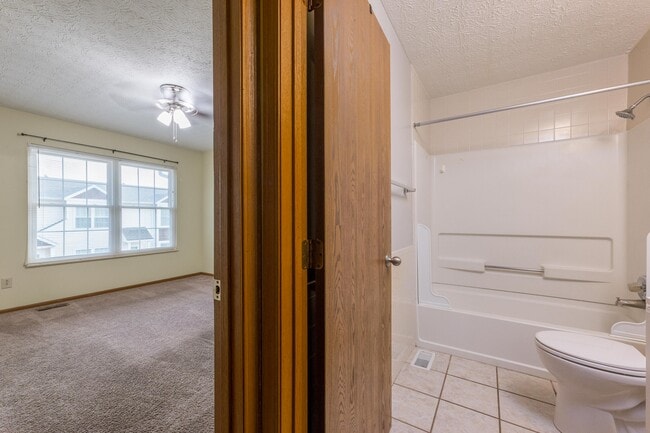 Building Photo - 867 Sheldrake Ct