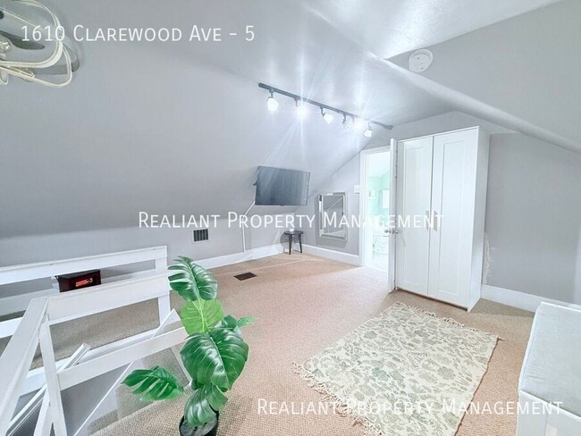 Building Photo - 1610 Clarewood Ave