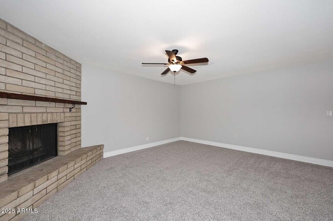 Building Photo - 617 E Calle Bolo Ln