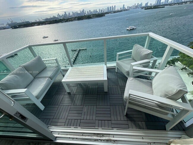 Building Photo - 1000 West Ave