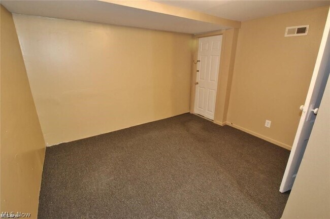 Building Photo - 39 W 2nd St