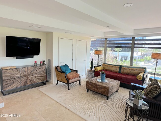 Building Photo - 7117 E Rancho Vista Dr