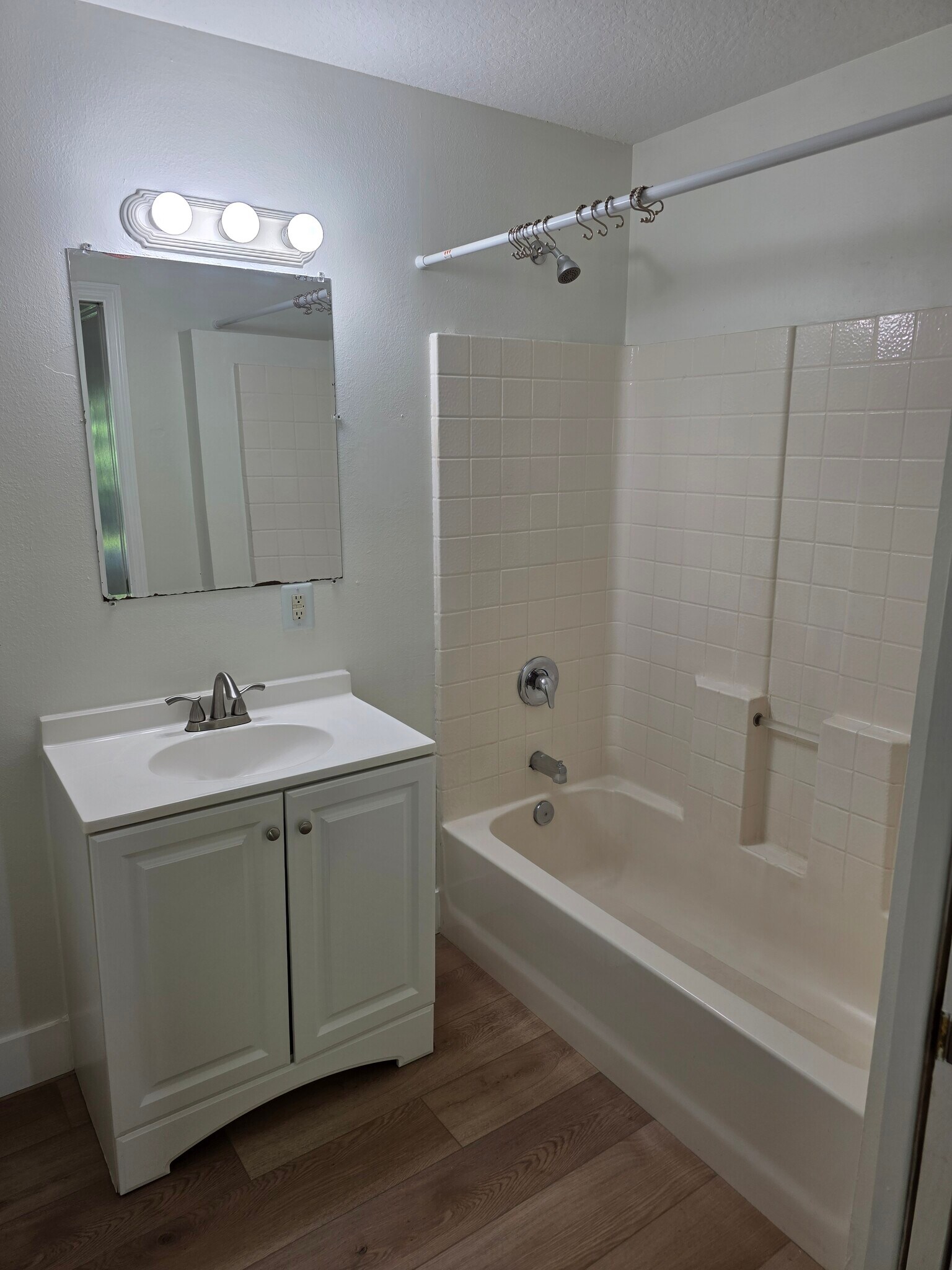 Building Photo - 512 13th Pl