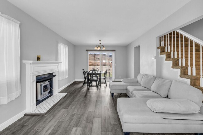 Building Photo - Park Meadows - Brand New Carpeting & Landscaping Included!