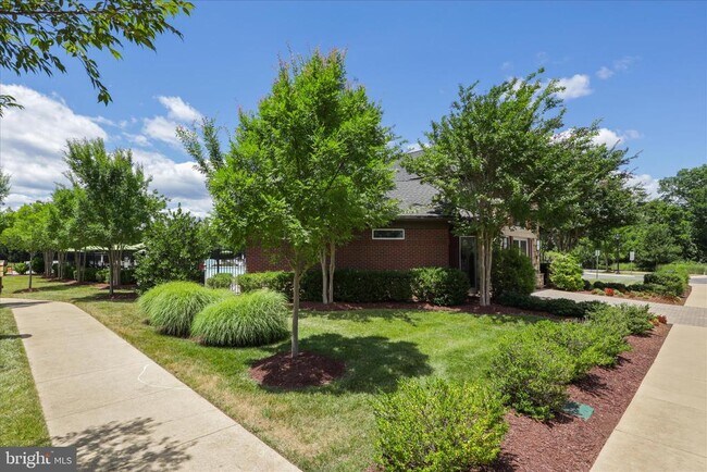 Building Photo - 42522 Stratford Landing Dr