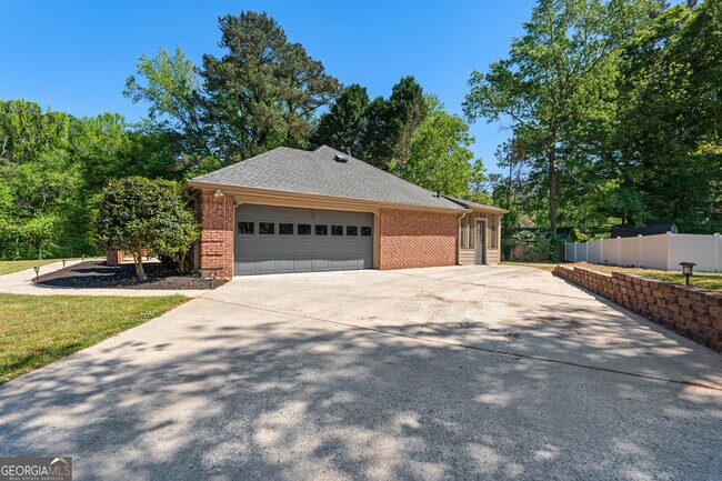 Building Photo - 101 Waterwood Bend