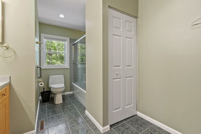 Building Photo - 5 Maple Ridge Dr