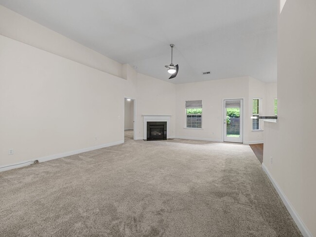 Building Photo - Spacious 4-Bedroom, 2 BA Ranch Home, 2 Car...