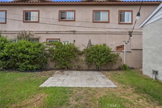 Building Photo - 2214 Rockefeller Ln