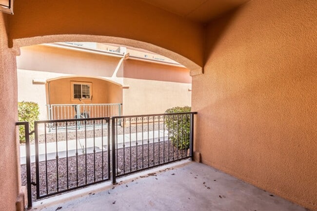 Building Photo - Spacious 3 bedroom, 2.5 Bath Condo in East El Paso!!