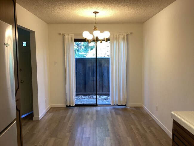 Building Photo - Beautiful Capitola Condo minutes from Capitola Village!