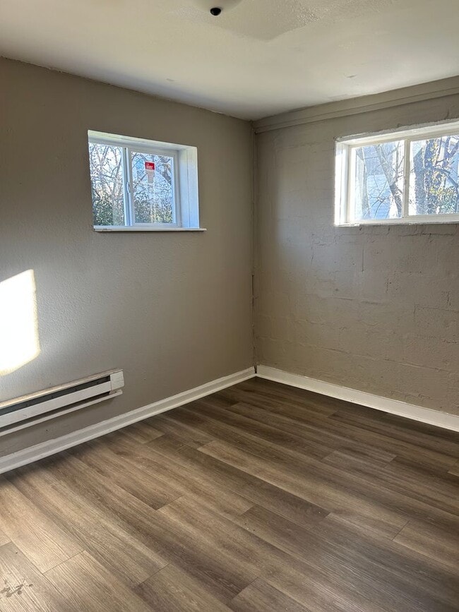 Building Photo - ALL UTILITIES INCLUDED