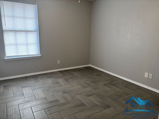 Building Photo - For Rent - 3 Bed/ 2 Bath in the Bluffs