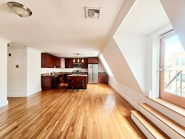 Building Photo - 1798 Beacon St