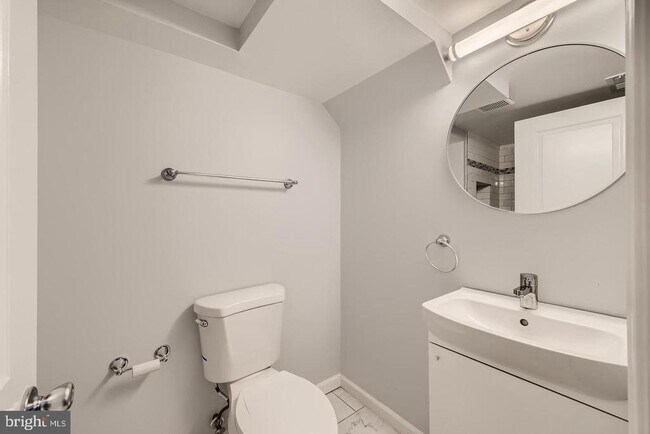 Building Photo - 4429 Newport Ave