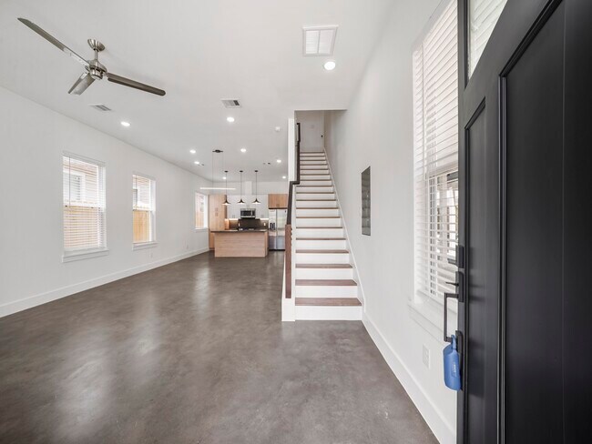 Building Photo - 7033 Avenue N