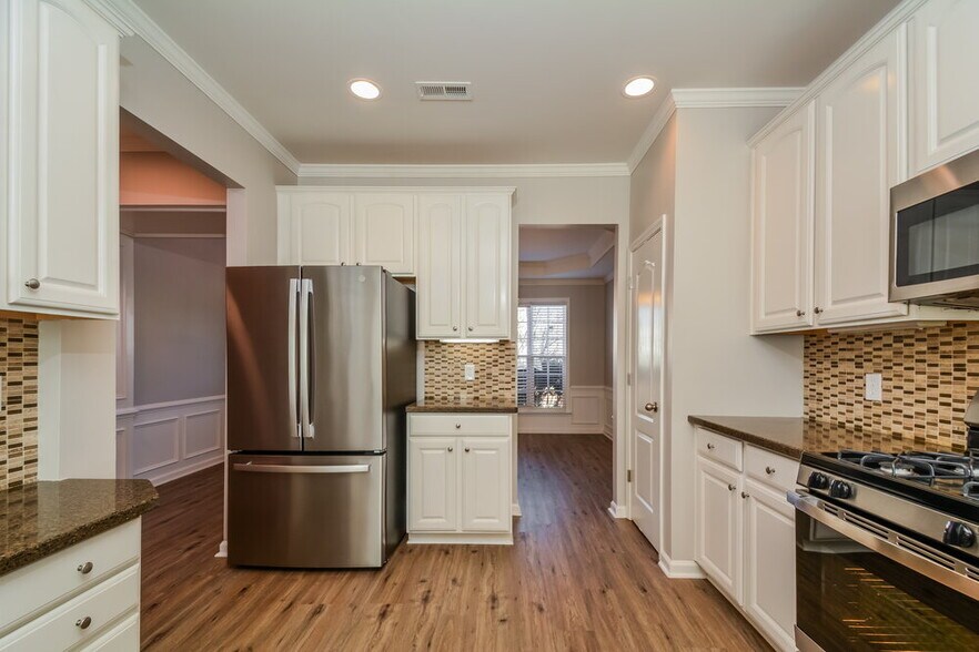 Building Photo - 12513 Honeychurch St