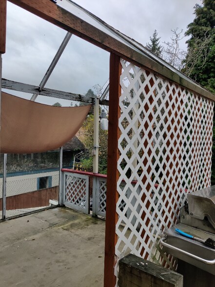 Building Photo - 4409 5th Ave NE