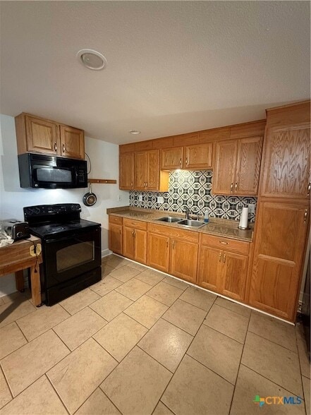Building Photo - 4130 Summit Dr