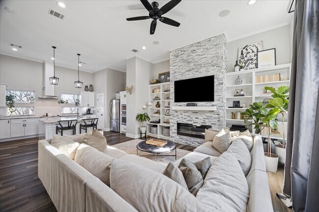 Building Photo - 2108 Oatfield Dr