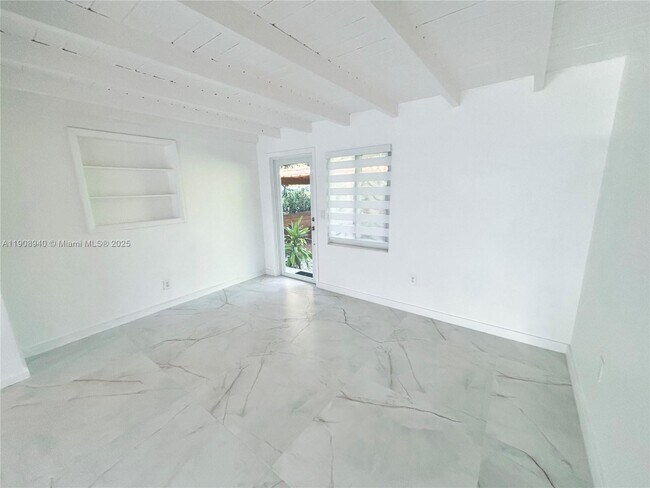 Building Photo - 330 NE 88th St