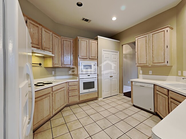 Building Photo - 210 Sparrow Hawk Dr