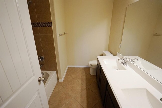 Building Photo - 1067 Cedar Lake Ct