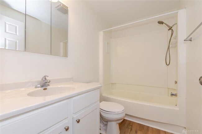 Building Photo - 679 Lakengren Dr