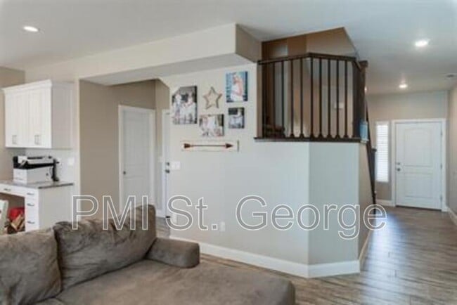 Building Photo - 1001 W Curly Hollow Dr