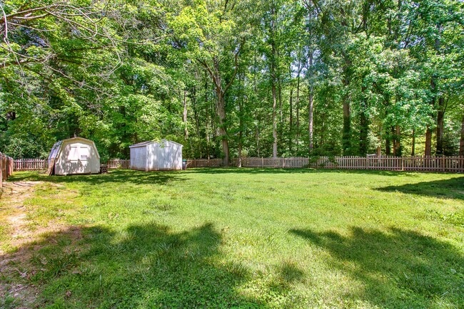 Building Photo - $2,500 / 3 br / 3 ba / 1,750 sqft