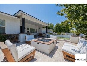 Building Photo - Welcome to this exceptional 4/3 Phoenix ho...