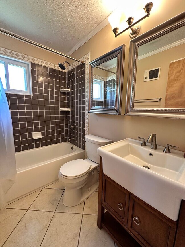 Building Photo - Exclusively Offered By Muse Realty Rentals...