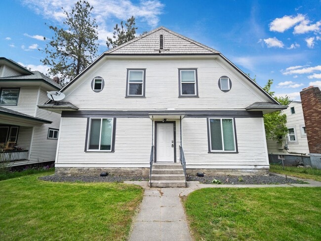 Building Photo - 1618 W 8th Ave
