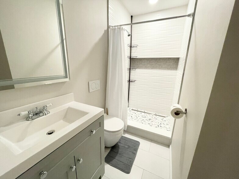 Building Photo - 29 Newport St