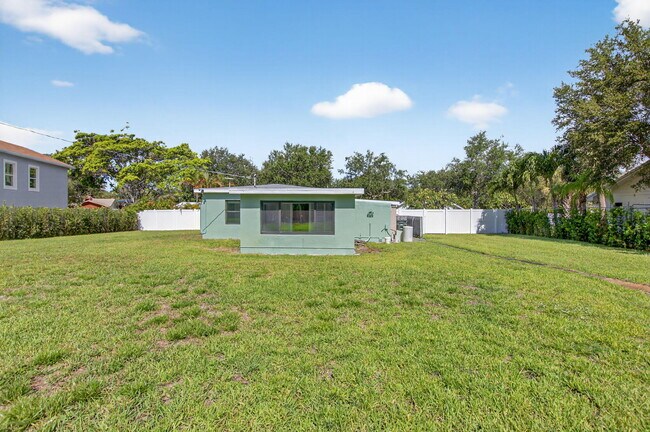 Building Photo - 3940 NW 5th Ave