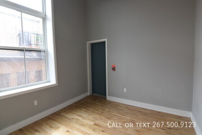 Building Photo - 1523 W Girard Ave