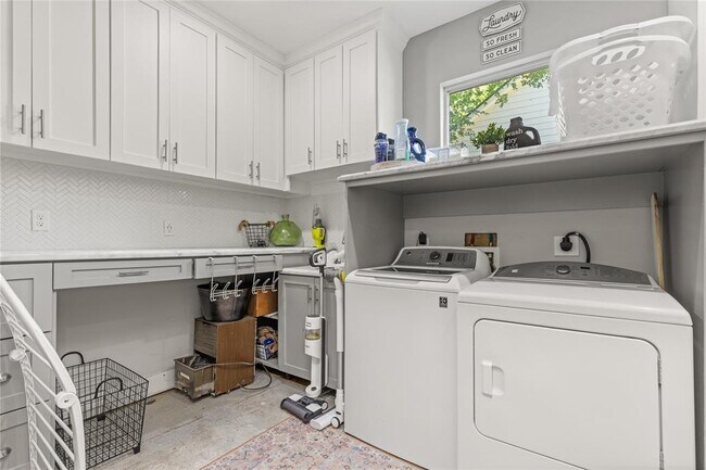 Building Photo - 6422 Gladehill Dr